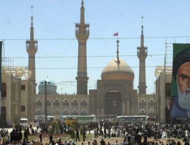 Ιράν: Εξουδετέρωση εκρηκτικού μηχανισμού στο μαυσωλείο του Αγιατολάχ Χομεϊνί - Γυναίκα η δράστης (φωτό)